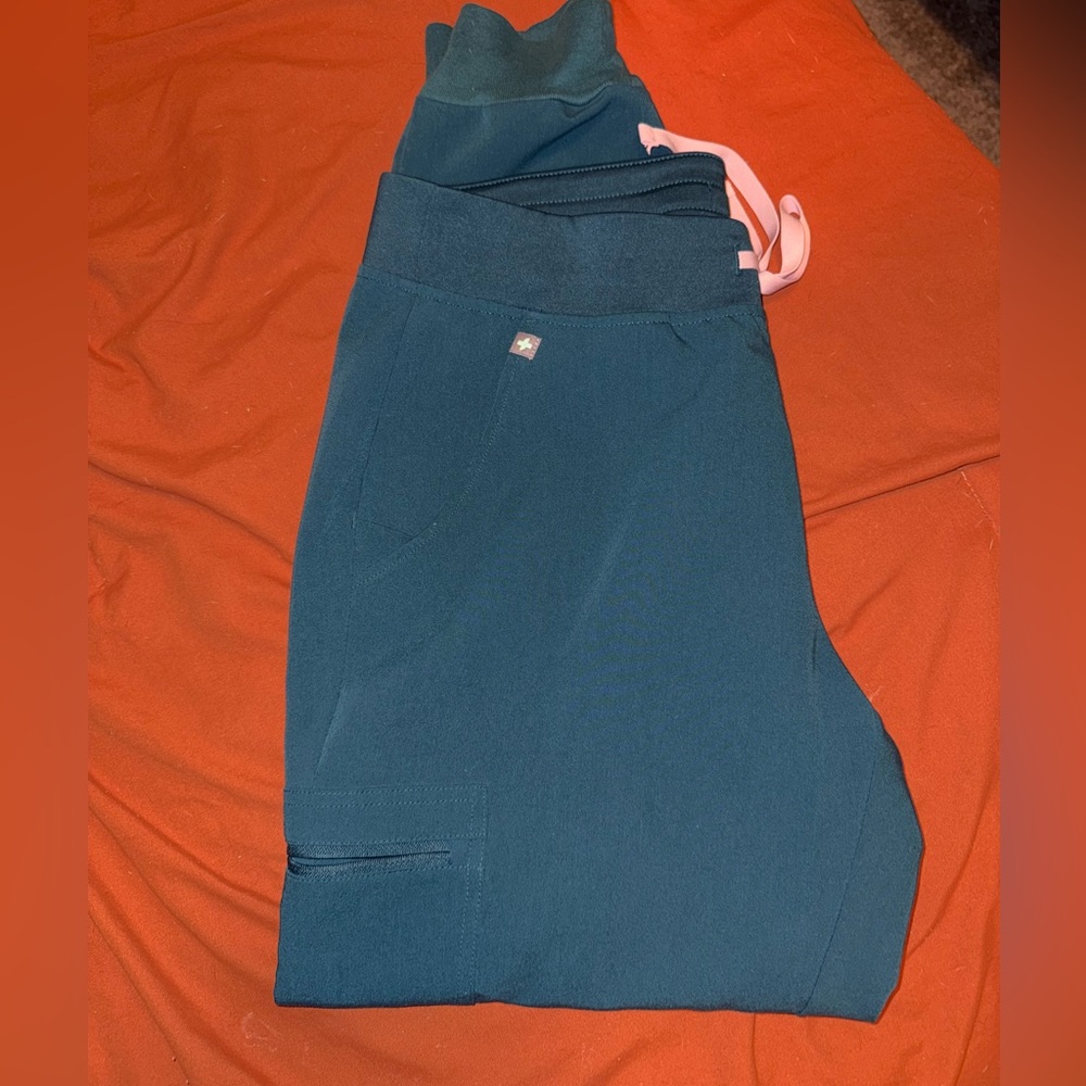 Figs Zamora Jogger. Size Medium. Caribbean blue.